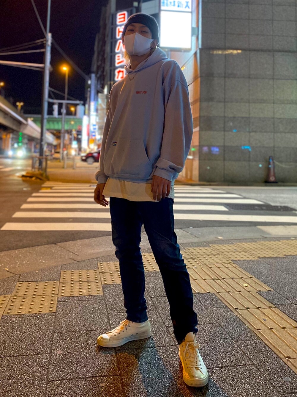 「パーカー、デニム、ニット帽、ビーニー、ショートビーニー、converse、オパール東京」｜「オパール東京のアイテム（パーカー、ブルー系）」を使った、PERIKANさん（メンズ・176cm）の春コーディネートの1枚目の写真