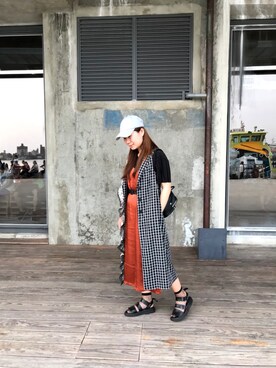 「Dr. Martens（ドクターマーチン）のDr.Martens　GRYPHON（サンダル）」を使った、Kiki Wengさん（レディース・163cm）の秋コーディネート