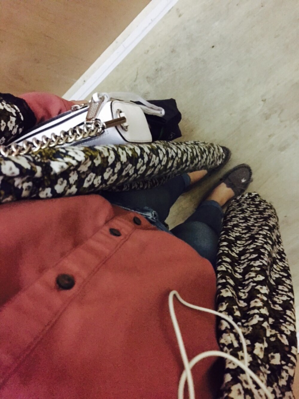 「ootd、working style、walker」｜「Minnetonkaの【MINNETONKA】MOKO MOC (861650)（モカシン/デッキシューズ、グレー系）」を使った、めめっち🐤さん（レディース・168cm）の春コーディネートの1枚目の写真