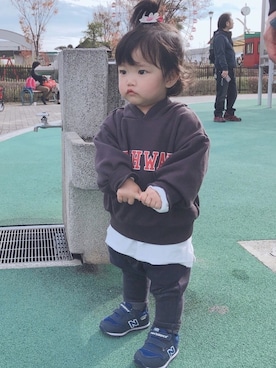 「ロゴパーカー」｜「アイテム（スウェット）」を使った、ちゃんりんちゃんさん（キッズ・70cm）の秋コーディネート
