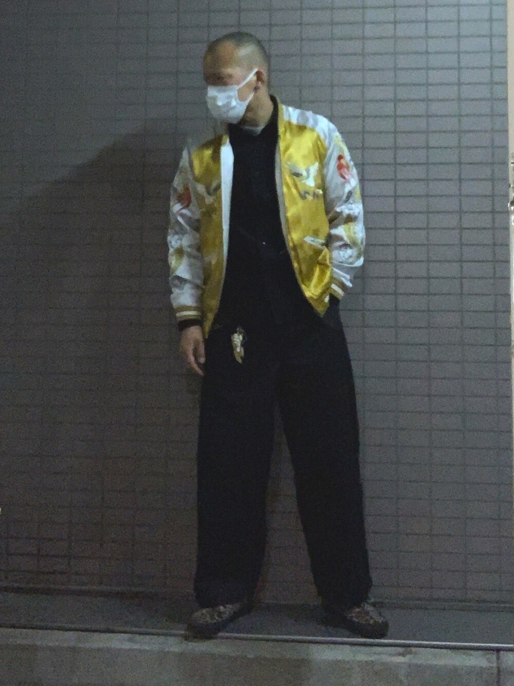 「スカジャン、HOUSTON、BEN DAVIS、イエロー」｜「HOUSTONのアイテム（スカジャン、イエロー系）」を使った、タッキーさん（メンズ・172cm）の冬コーディネートの1枚目の写真