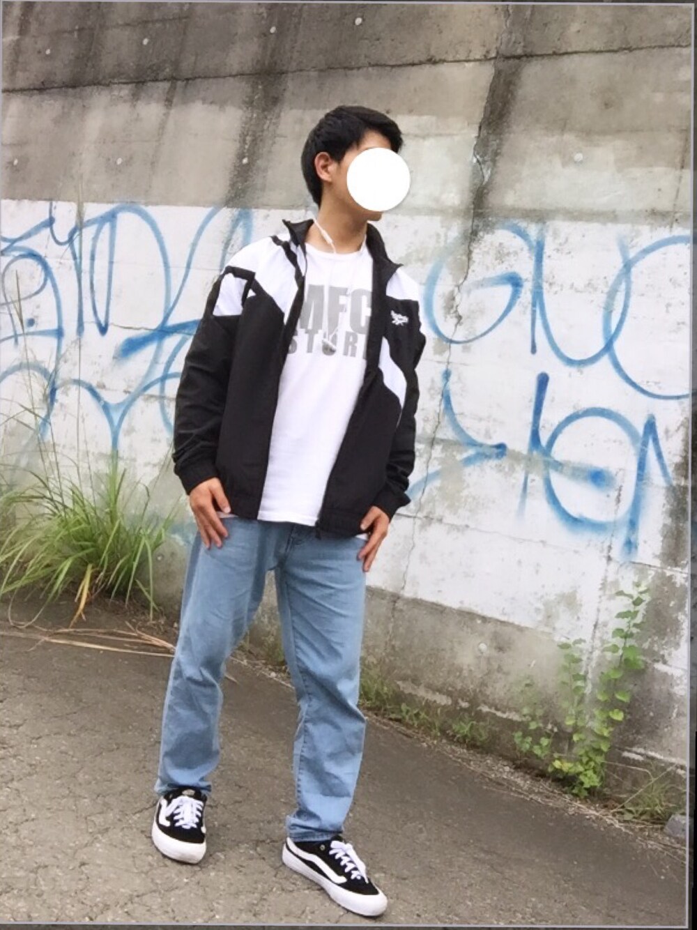 「秋のコーデ、シンプルコーデ、ビッグシルエット、ブラック、ワイドパンツ、スポーツミックス、リーボック(Reebok)」｜「Reebokのアイテム（ナイロンジャケット、ブラック系）」を使った、ひとき  相互フォローさん（メンズ・162cm）の秋コーディネートの1枚目の写真