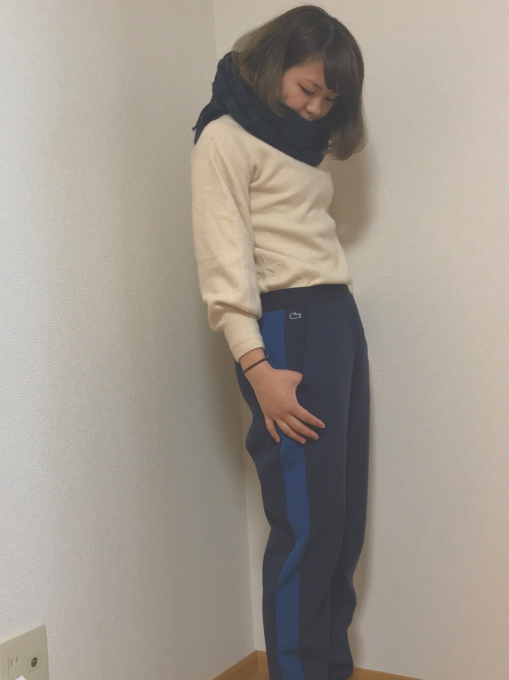 「ラコステ、シンプル」｜「BARNEYS NEWYORKのアイテム（マフラー、その他）」を使った、Kしゃんさん（レディース・156cm）の秋コーディネートの1枚目の写真