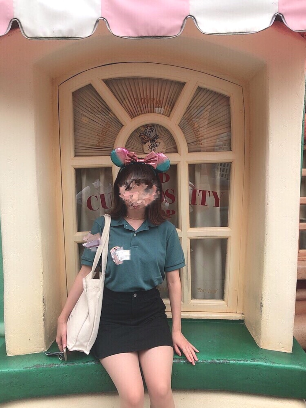 「ootd、夏コーデ、プチプラ、夏、ポロシャツ、GU、apresjour、ミニスカート、ディズニー、ディズニーコーデ」｜「GUのGUドライポロシャツ（ポロシャツ、グリーン系）」を使った、manamiさん（レディース・155cm）の夏コーディネートの1枚目の写真