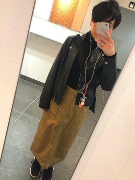 「ロンクスカート」｜「アイテム（ライダースジャケット）」を使った、みずかきさん（レディース・155cm）の春コーディネート
