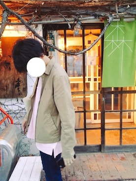 「カフェ」｜「アイテム（ブルゾン）」を使った、reposukeさん（メンズ・173cm）の春コーディネート