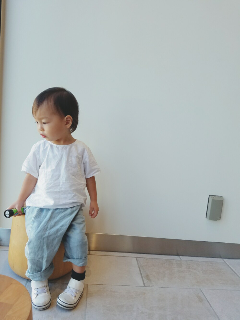 「キッズ、シンプルコーデ、男の子、kidsfashion、ゆるコーデ、ハイカットスニーカー、2歳、ARCH&LINE、ハンドメイド」｜「ARCH&LINEのアイテム（シャツ/ブラウス、ホワイト系）」を使った、xxnaoxxさん（キッズ・120cm）の秋コーディネートの1枚目の写真