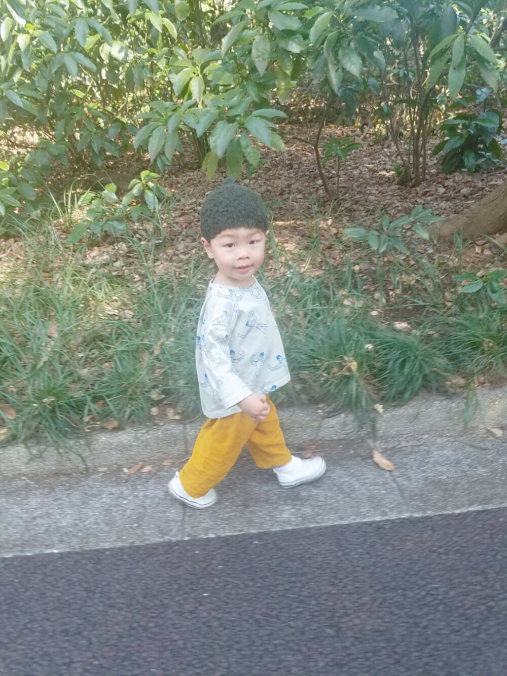 「キッズファッション、ニット帽、kids、kidsfashion、男の子、2歳、arkakama、handmade」｜「arkakamaのアイテム（Tシャツ/カットソー、ブルー系）」を使った、xxnaoxxさん（キッズ・90cm）の春コーディネートの1枚目の写真