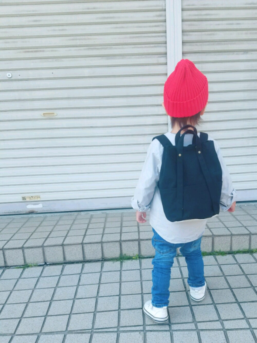 「kids、休日スタイル、男の子コーデ、デニムパンツ、nunuforme、smoothy、ニット帽、ZARA KIDS、キッズコーデ」｜「SmoothyのSmoothy Color knit cap / スムージー カラーニットキャップ （ニットキャップ/ビーニー、レッド系）」を使った、xxnaoxxさん（キッズ・120cm）の春コーディネートの1枚目の写真