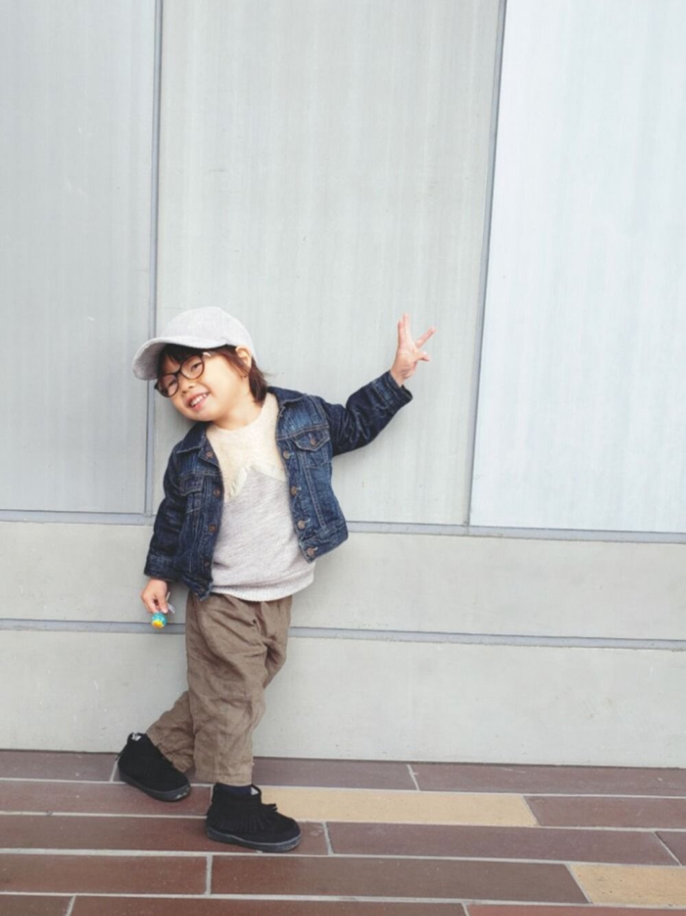 「キッズファッション、kidsfashion、男の子、デニムジャケット、nunuforme、3coins、西松屋」｜「3coinsのアイテム（キャップ、グレー系）」を使った、xxnaoxxさん（キッズ・90cm）の秋コーディネートの1枚目の写真