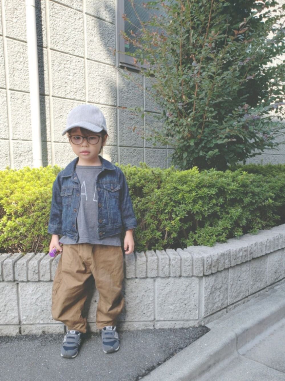 「キッズ、秋コーデ、キッズコーデ、男の子コーデ、デニムジャケット、カジュアル、キャップ、3coins、nunuforme、GAPbaby」｜「nunuformeのアイテム（パンツ、ブラウン系）」を使った、xxnaoxxさん（キッズ・90cm）の秋コーディネートの1枚目の写真