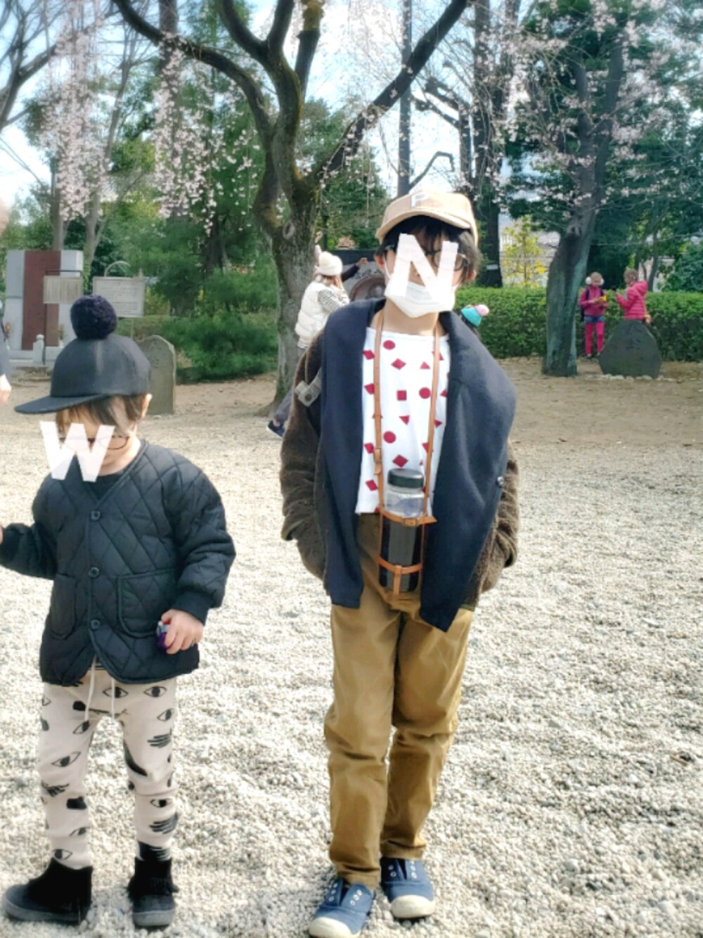 「キッズファッション、男の子、スニーカーコーデ、kids、kidsfashion、スニーカー、リュック、男の子コーデ、韓国ファッション」｜「nunuformeのアイテム（その他アウター、ブラウン系）」を使った、xxnaoxxさん（キッズ・120cm）の春コーディネートの1枚目の写真