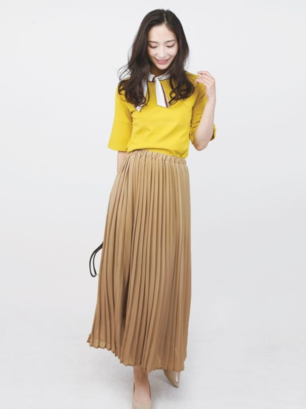 「カジュアル、ロングスカート、秋服、秋コーデ」｜「BELLのロングプリーツスカート（スカート、ベージュ系）」を使った、aimohaさん（レディース・166cm）の秋コーディネートの1枚目の写真