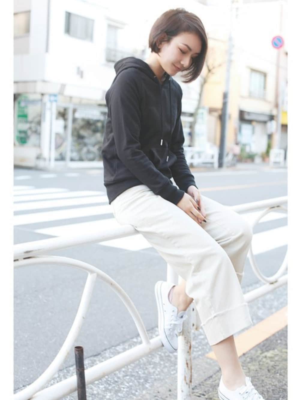 「カジュアル、パーカー、秋服、秋コーデ」｜「aimohaのコットンラグランプルオーバー（パーカー、ブラック系）」を使った、aimohaさん（レディース・166cm）の秋コーディネートの1枚目の写真