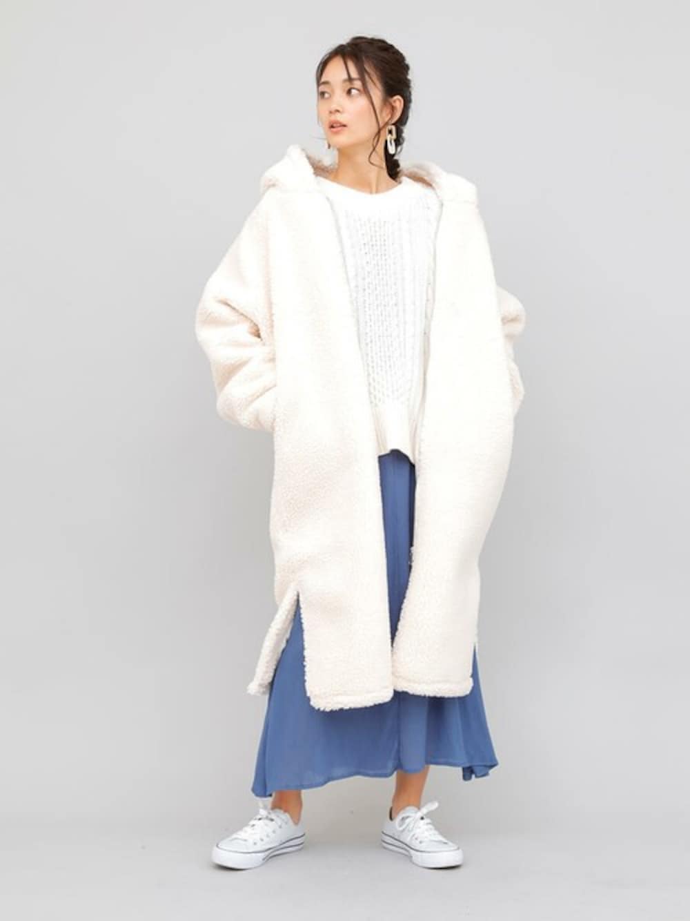 「ホワイト、ボア、冬コーデ、ホワイトコーデ、ボアコート」｜「BELLのボアロングパーカーアウター（ムートンコート、ホワイト系）」を使った、aimohaさん（レディース・166cm）の冬コーディネートの1枚目の写真