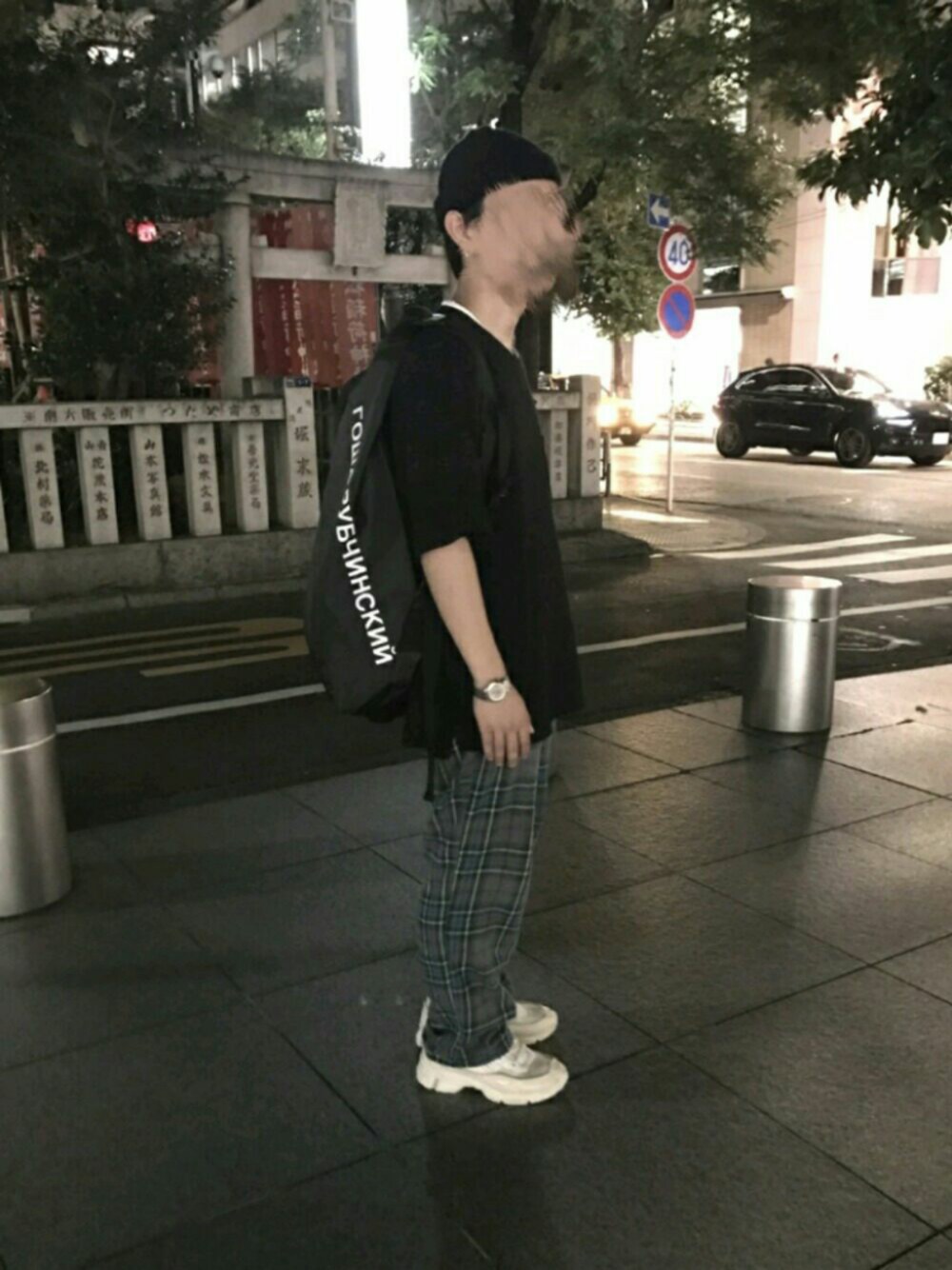 「チェックパンツ、gosharubchinskiy、RAF SIMONS、rafsimons×adidas、KAPPA、古着」｜「RAF SIMONSのRaf Simons +adidas Originals Ozweego Bunny Rubber, Mesh and Leather Sneakers（スニーカー、ホワイト系）」を使った、薬局さん（メンズ・169cm）の夏コーディネートの1枚目の写真