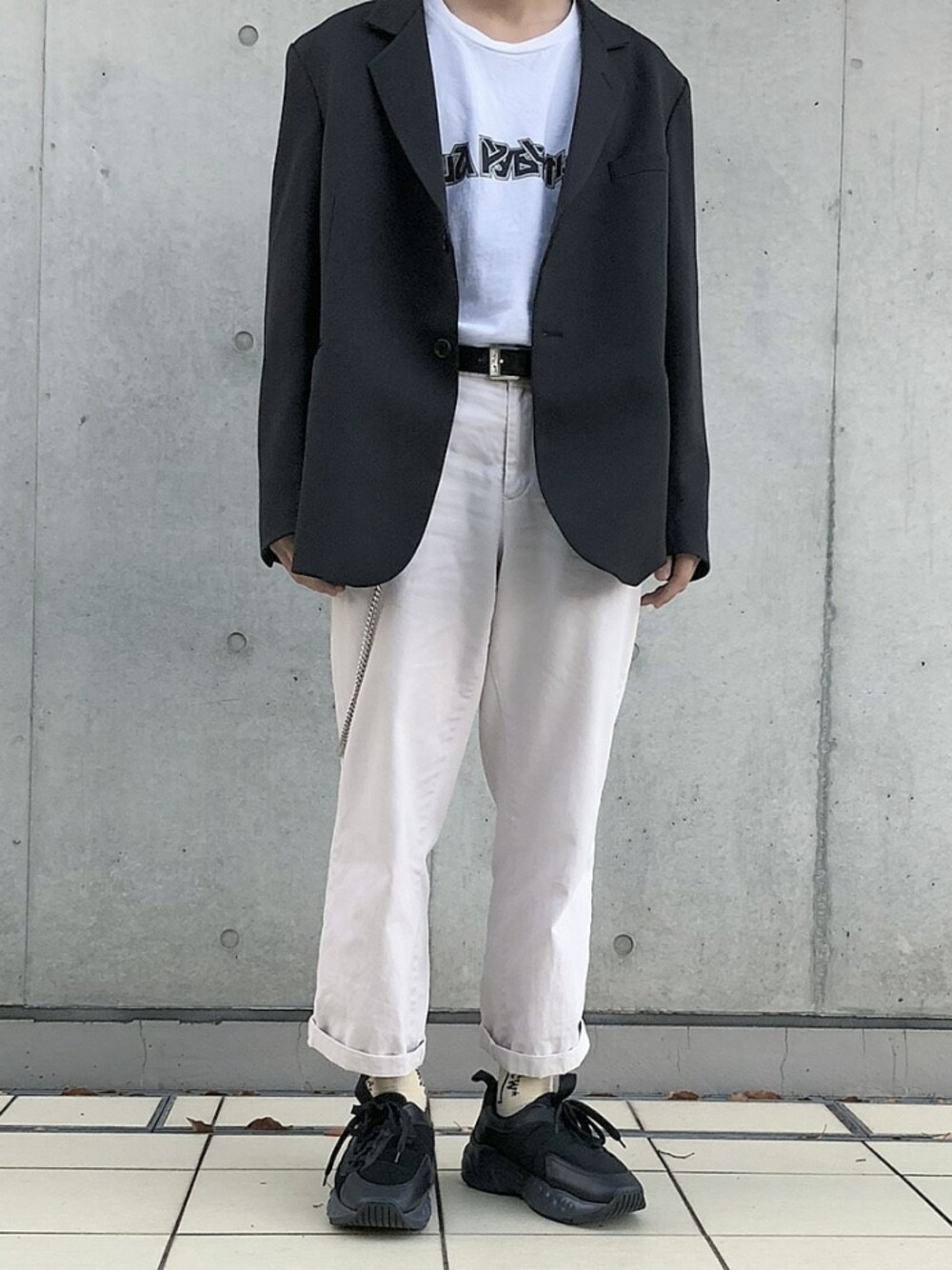 「a-cold-wall、gosharubchinskiy、AcneStudios、ACNE」｜「Acne StudiosのAcne Studios Sofiane Leather-Trimmed Suede Sneakers（スニーカー、ブラック系）」を使った、薬局さん（メンズ・169cm）の春コーディネートの1枚目の写真