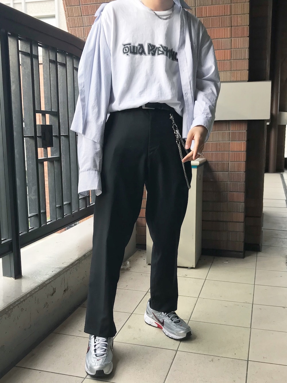 「NIKE、gosharubchinskiy」｜「NIKEのNIKE/ナイキ イニシエーター（スニーカー、シルバー系）」を使った、薬局さん（メンズ・169cm）の夏コーディネートの1枚目の写真