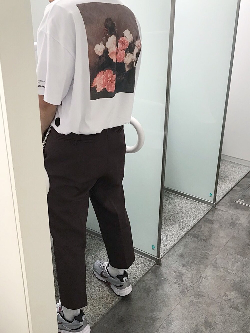 「NIKE、RAF SIMONS」｜「RAF SIMONSのRAF SIMONS ラフ シモンズ NEW ORDER PS / 181-124（Tシャツ/カットソー、ホワイト系）」を使った、薬局さん（メンズ・169cm）の夏コーディネートの1枚目の写真