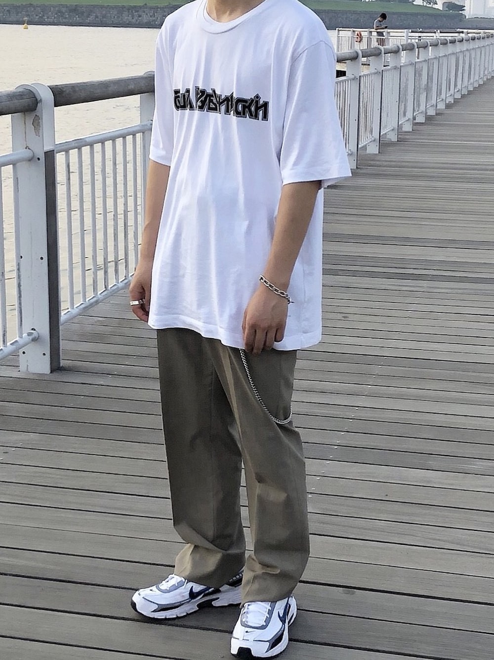 「NIKE、gosharubchinskiy」｜「Gosha RubchinskiyのGOSHA RUBCHINSKIY(ゴーシャ ラブチンスキー) LOGO TEE（Tシャツ/カットソー、ホワイト系）」を使った、薬局さん（メンズ・169cm）の夏コーディネートの1枚目の写真