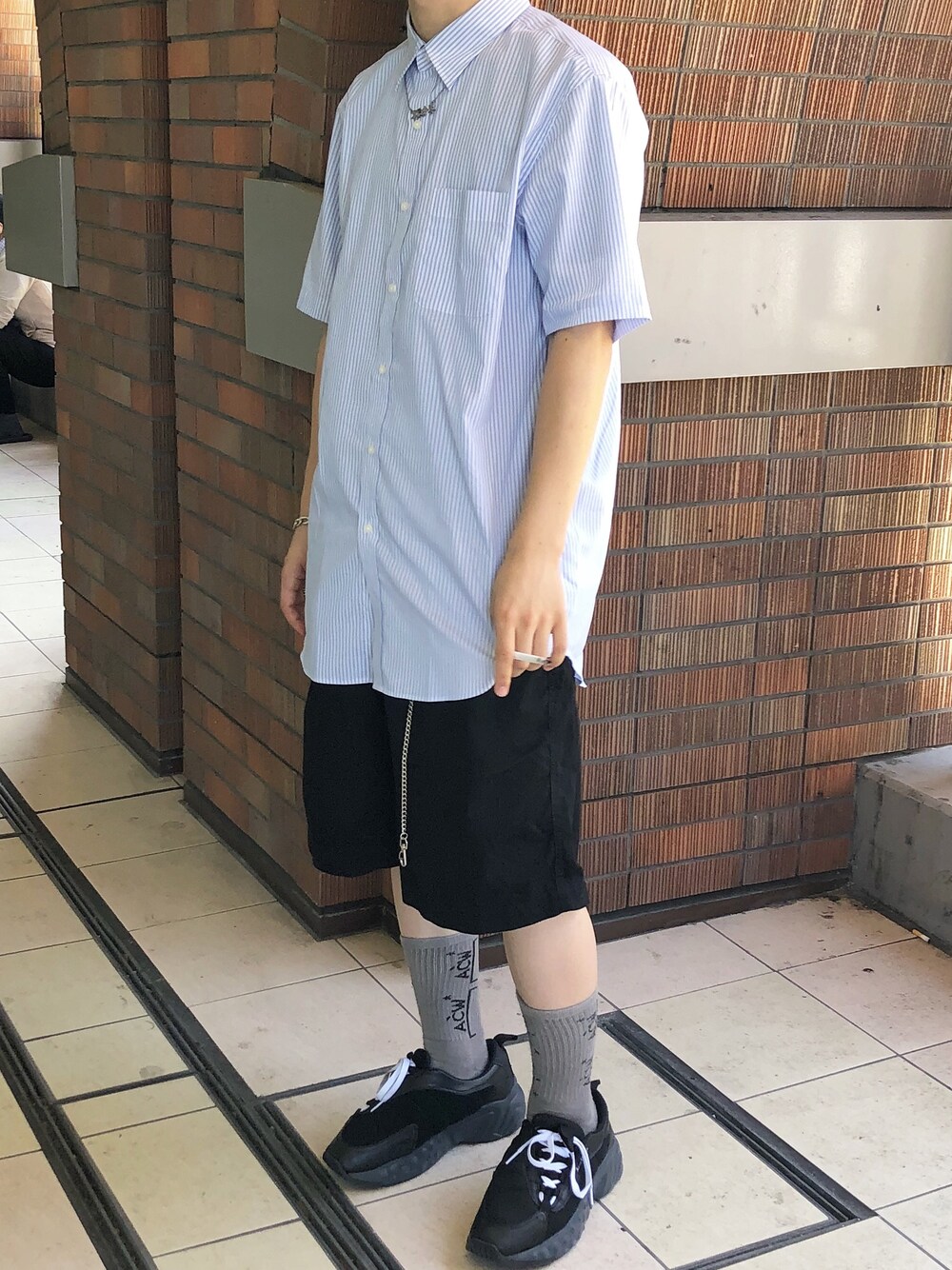 「ACNE、AcneStudios、a cold wall、シャツ」｜「A-COLD-WALL*のアイテム（ソックス/靴下、グレー系）」を使った、薬局さん（メンズ・169cm）の夏コーディネートの1枚目の写真