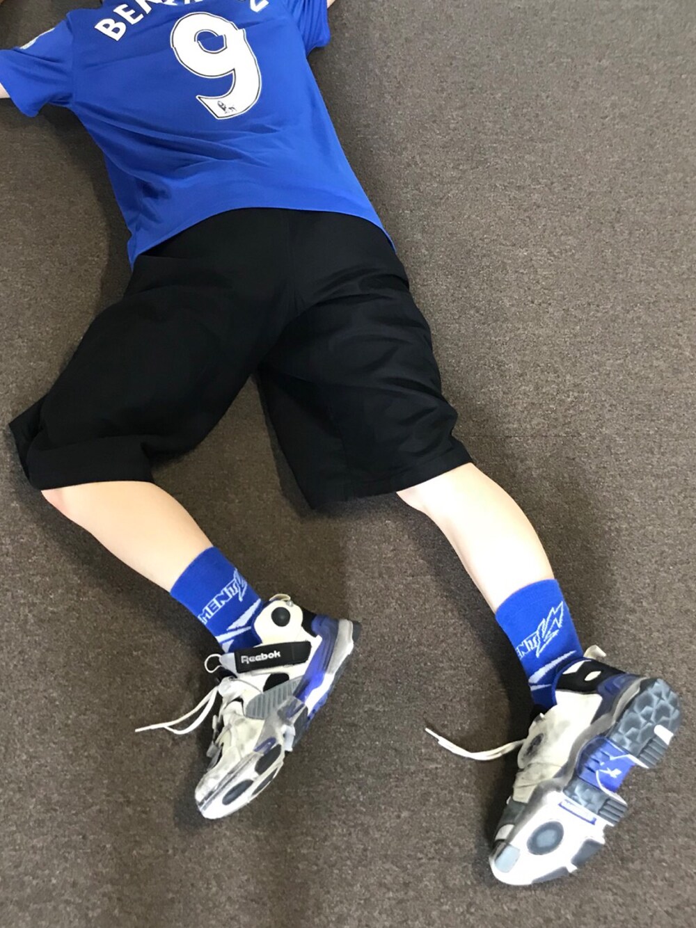 「vetements、reebok、vetements reebok、NIKE、Manchester United」｜「VETEMENTSのVetements + Reebok Genetically Modified Pump Distressed Leather And Mesh Sneakers（スニーカー、ホワイト系）」を使った、薬局さん（メンズ・169cm）の夏コーディネートの1枚目の写真