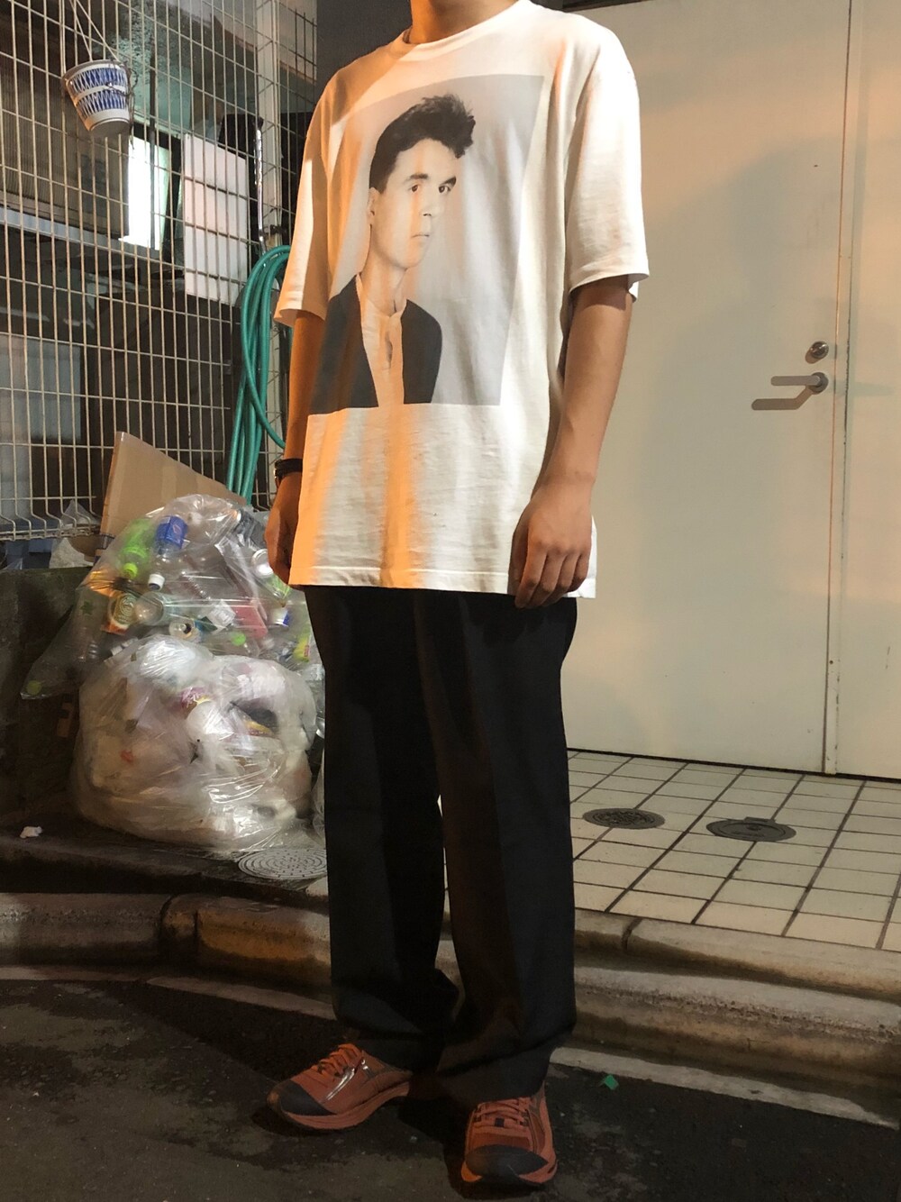 「RAF SIMONS、asics、kiko kostadinov」｜「RAF SIMONSのRaf Simons - プリント Tシャツ - men - コットン - M（Tシャツ/カットソー、ホワイト系）」を使った、薬局さん（メンズ・169cm）の夏コーディネートの1枚目の写真