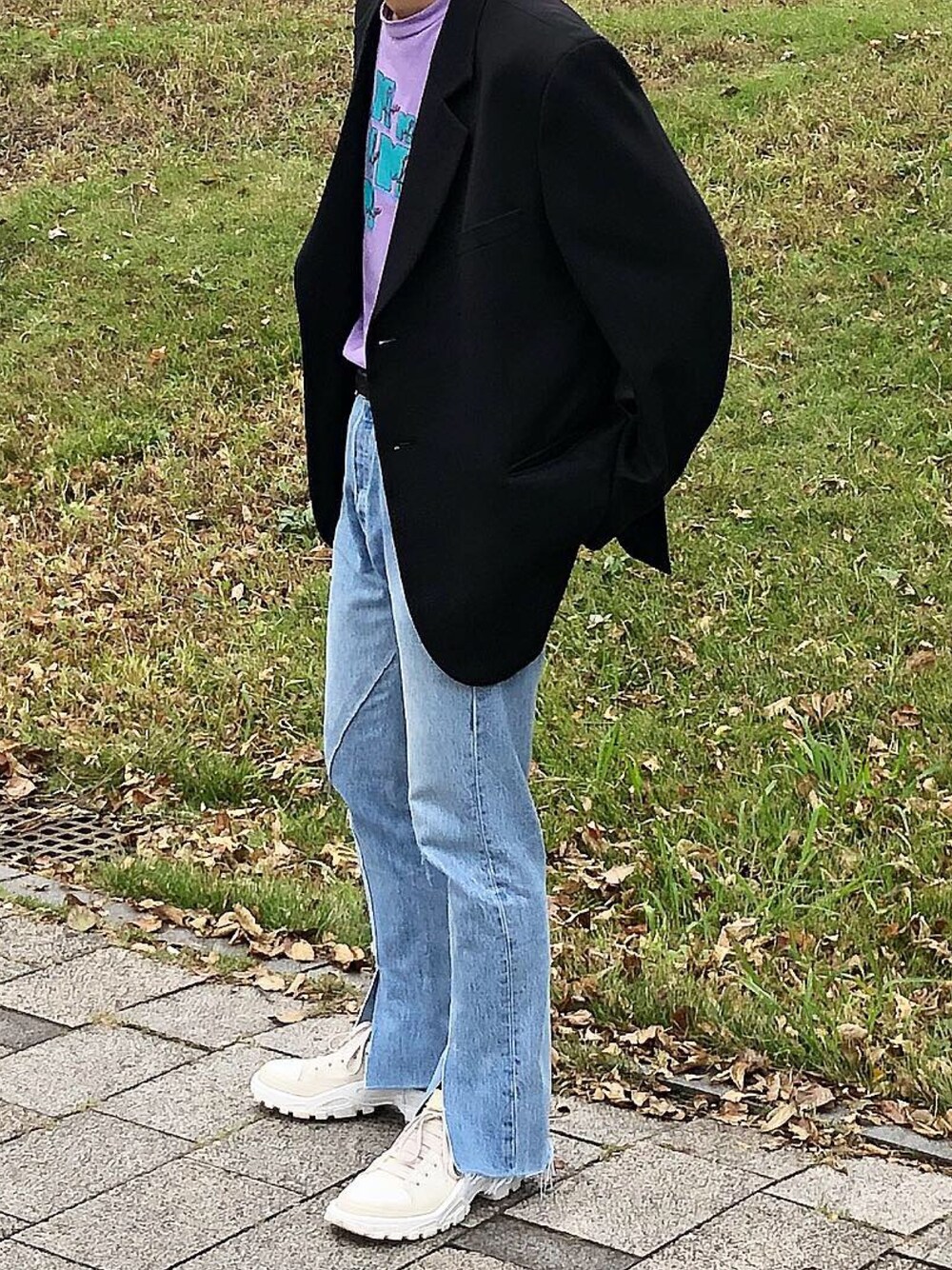 「RAF SIMONS、martinerose、old park」｜「OLD PARKのアイテム（デニムパンツ、ブルー系）」を使った、薬局さん（メンズ・169cm）の秋コーディネートの1枚目の写真