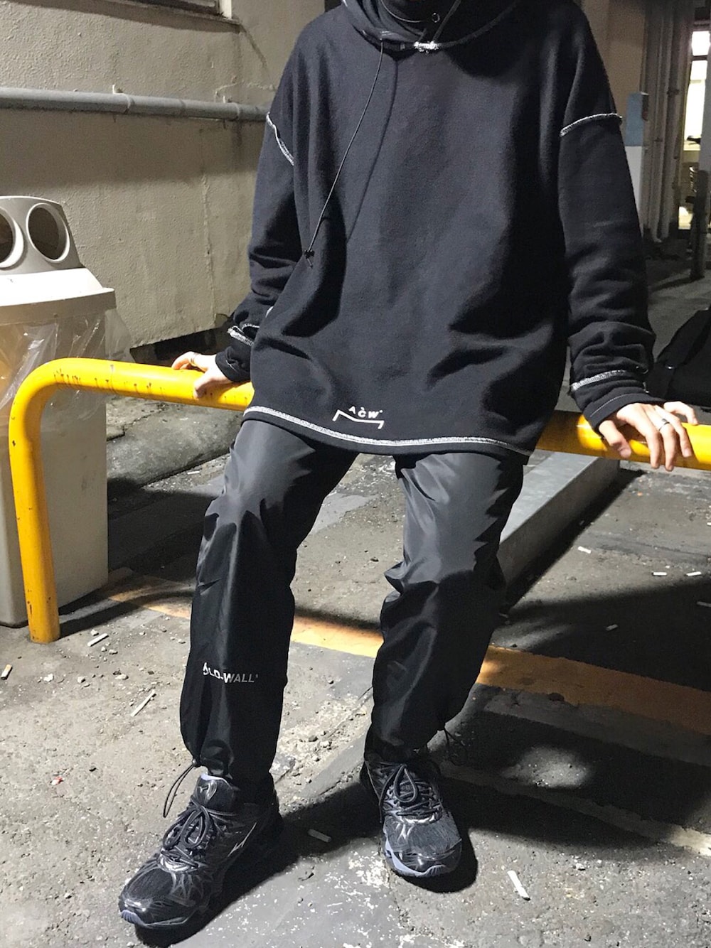 「a cold wall、MIZUNO」｜「A-COLD-WALL*のアイテム（パーカー、ブラック系）」を使った、薬局さん（メンズ・169cm）の秋コーディネートの1枚目の写真
