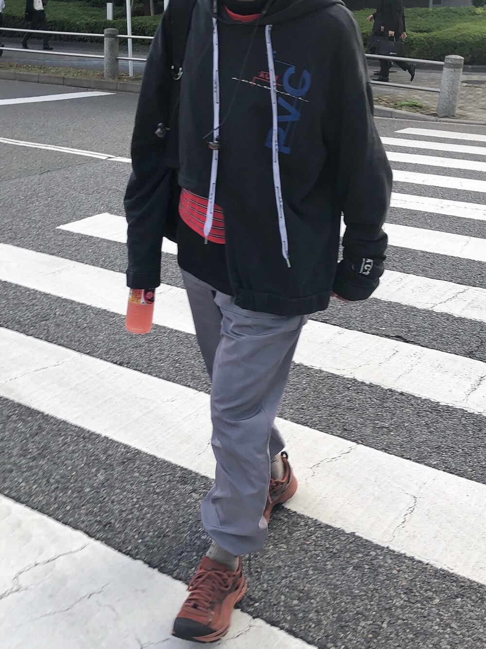 「kiko kostadinov、asics、a cold wall」｜「A-COLD-WALL*のアイテム（パンツ、グレー系）」を使った、薬局さん（メンズ・169cm）の秋コーディネートの1枚目の写真