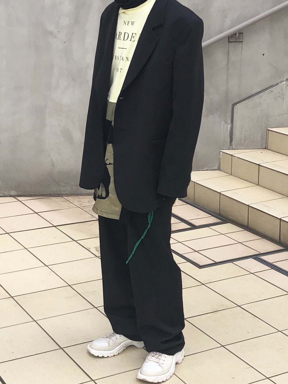 「RAF SIMONS、adidas」｜「RAF SIMONSのアイテム（Tシャツ/カットソー、イエロー系）」を使った、薬局さん（メンズ・169cm）の冬コーディネートの1枚目の写真