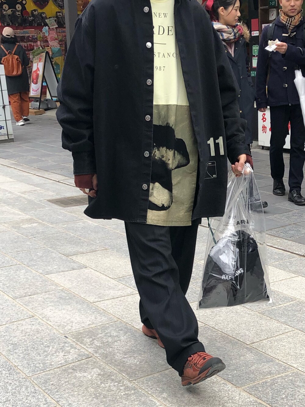 「RAF SIMONS、New Order、asics、kiko kostadinov」｜「RAF SIMONSのアイテム（トートバッグ、その他）」を使った、薬局さん（メンズ・169cm）の冬コーディネートの1枚目の写真