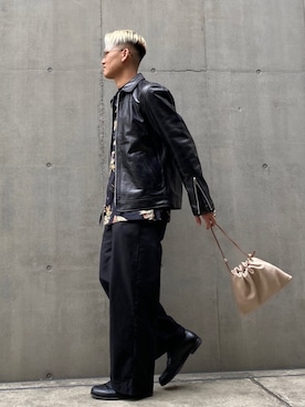 「巾着バッグ」｜「アイテム（ライダースジャケット）」を使った、Yuta Suzukiさん（メンズ・174cm）の冬コーディネート