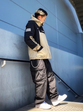 「SCHOTT」｜「アイテム（マウンテンパーカー）」を使った、Yuta Suzukiさん（メンズ・174cm）の春コーディネート