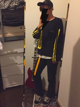 「アイテム（音楽/本・雑誌、レッド系）」を使った、ぺんぎんさんさん（メンズ・174cm）の春コーディネート