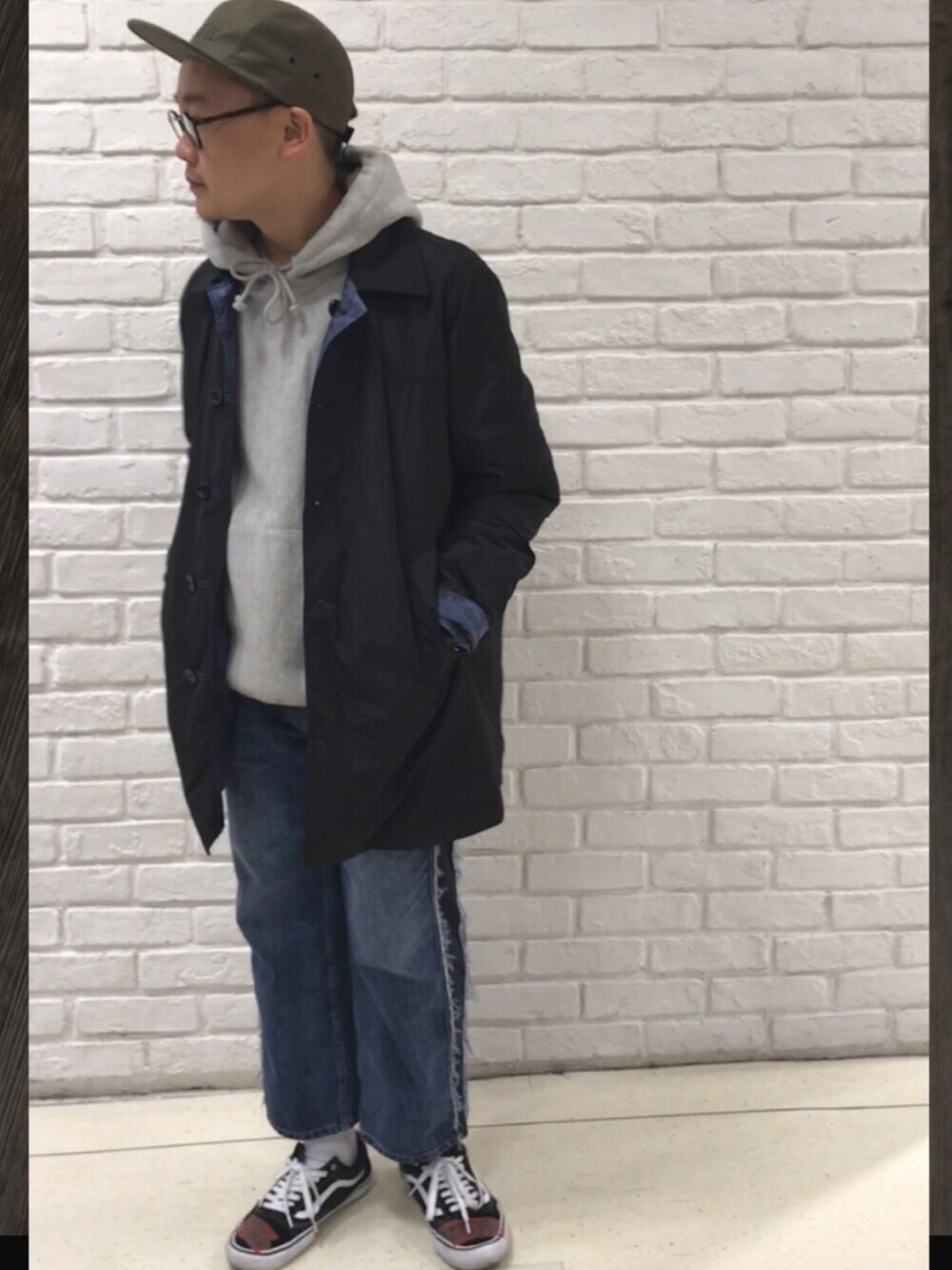 「Diesel、denim、ディーゼル、デニム」｜「DIESELの00SCMH0GARX（ステンカラーコート、ブルー系）」を使った、MJ-MICHIさん（メンズ・165cm）の冬コーディネートの1枚目の写真