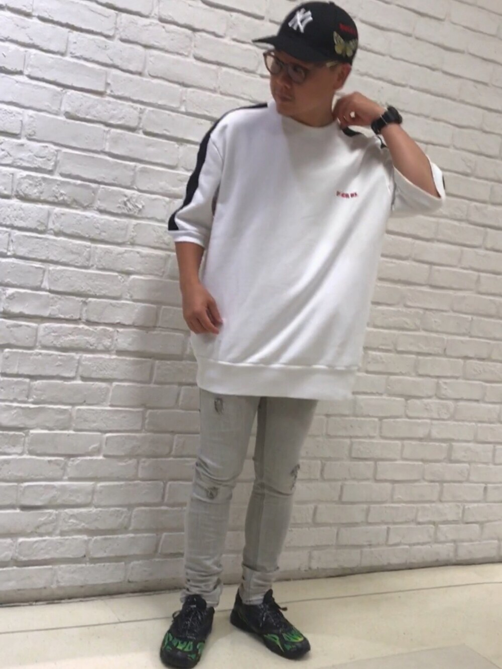 「ディーゼル、Diesel、デニム、denim、supreme、GUCCI」｜「DIESELのMEN’S　スウェット（スウェット、ホワイト系）」を使った、MJ-MICHIさん（メンズ・165cm）の夏コーディネートの1枚目の写真