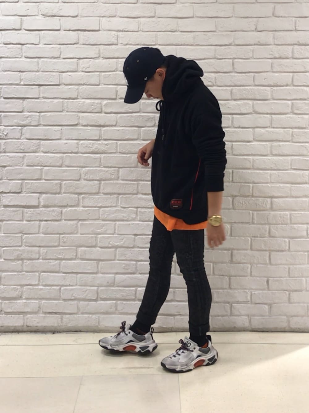 「秋コーデ、スポーツMIX'18秋、ストリートMIX、Diesel、ディーゼル、47 BRAND、carhartt、dadshoes、ブラックコーデ」｜「DIESELのMEN’S 　パーカー（パーカー、ブラック系）」を使った、MJ-MICHIさん（メンズ・165cm）の秋コーディネートの1枚目の写真