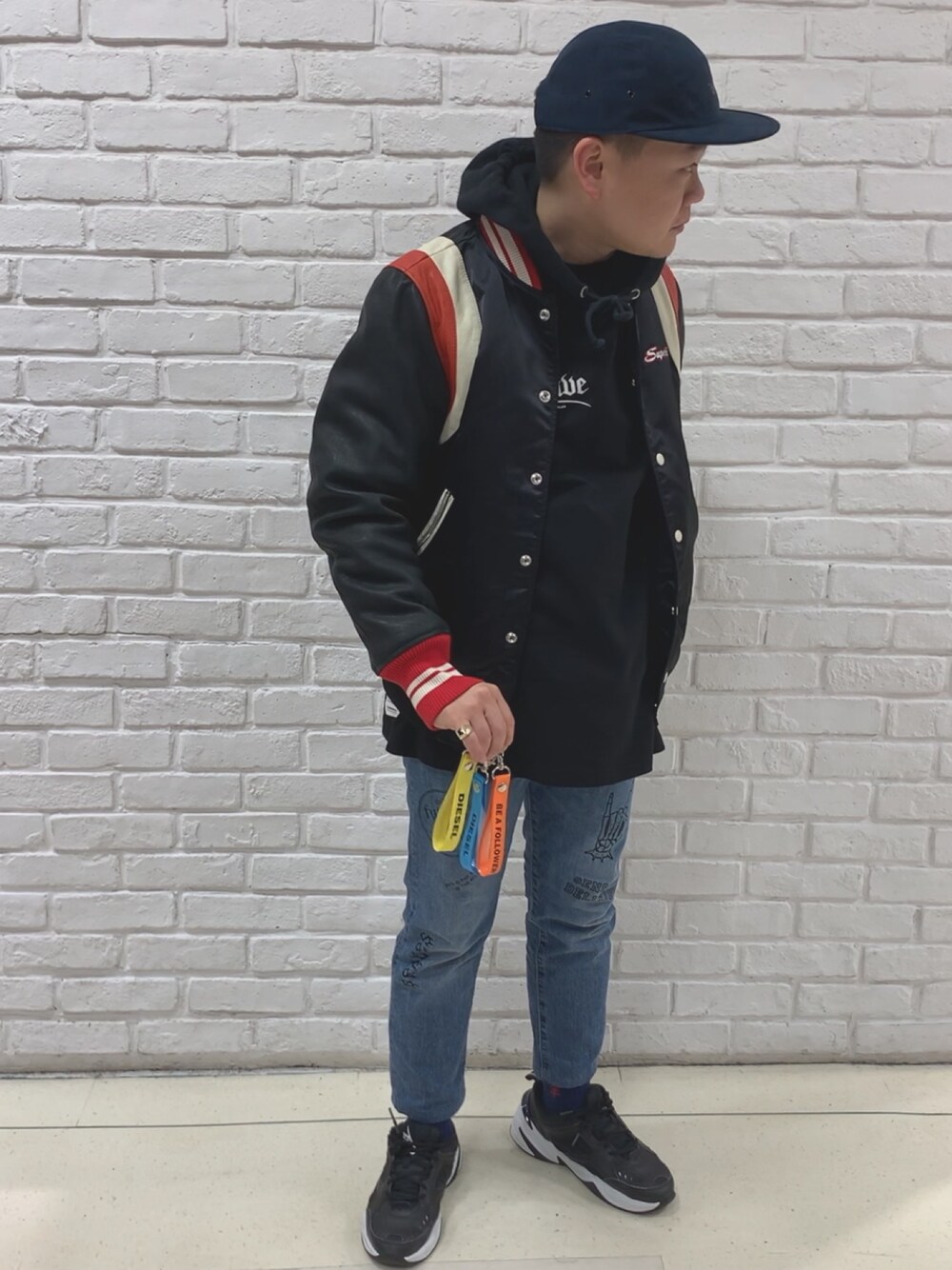 「春、Diesel、ディーゼル、dieseldenim、レザージャケット、スタジャン」｜「DIESELのMEN'Sミックスレザージャケット（ライダースジャケット、ブラック系）」を使った、MJ-MICHIさん（メンズ・165cm）の春コーディネートの1枚目の写真