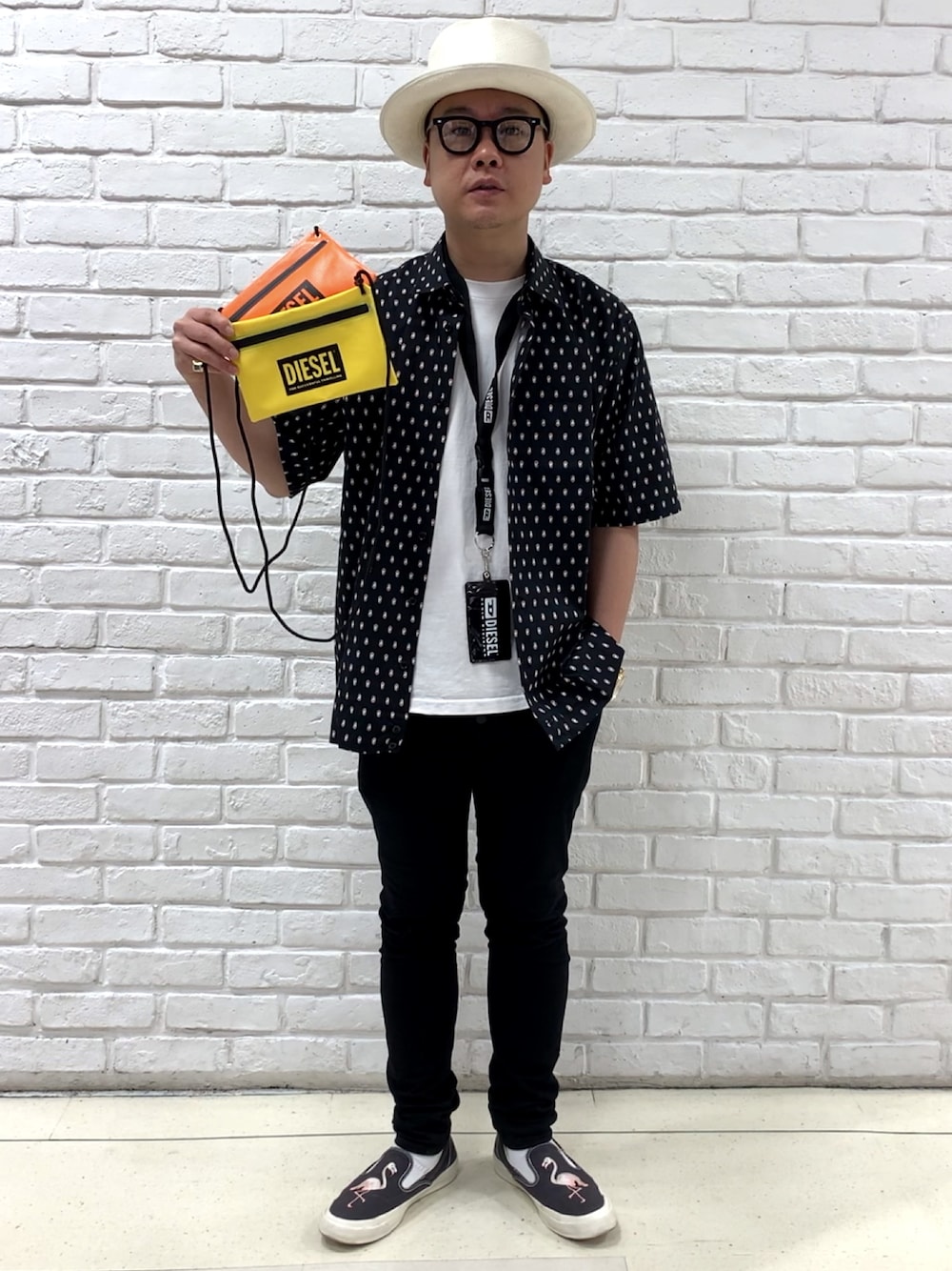 「Diesel、ディーゼル、dieseldenim、半袖シャツ、ブラックデニム、ハットコーデ、ハット、EYEVAN7285、春コーデ」｜「DIESELのアイテム（シャツ/ブラウス、ブラック系）」を使った、MJ-MICHIさん（メンズ・165cm）の春コーディネートの1枚目の写真