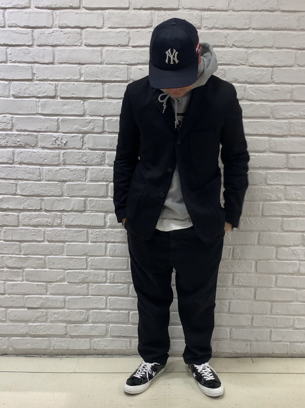 「セットアップ、ジャケット、Diesel、denim、converse」｜「DIESELのメンズ ジョグジーンズ テーラード ジャケット（デニムジャケット、ブラック系）」を使った、MJ-MICHIさん（メンズ・165cm）の冬コーディネートの1枚目の写真
