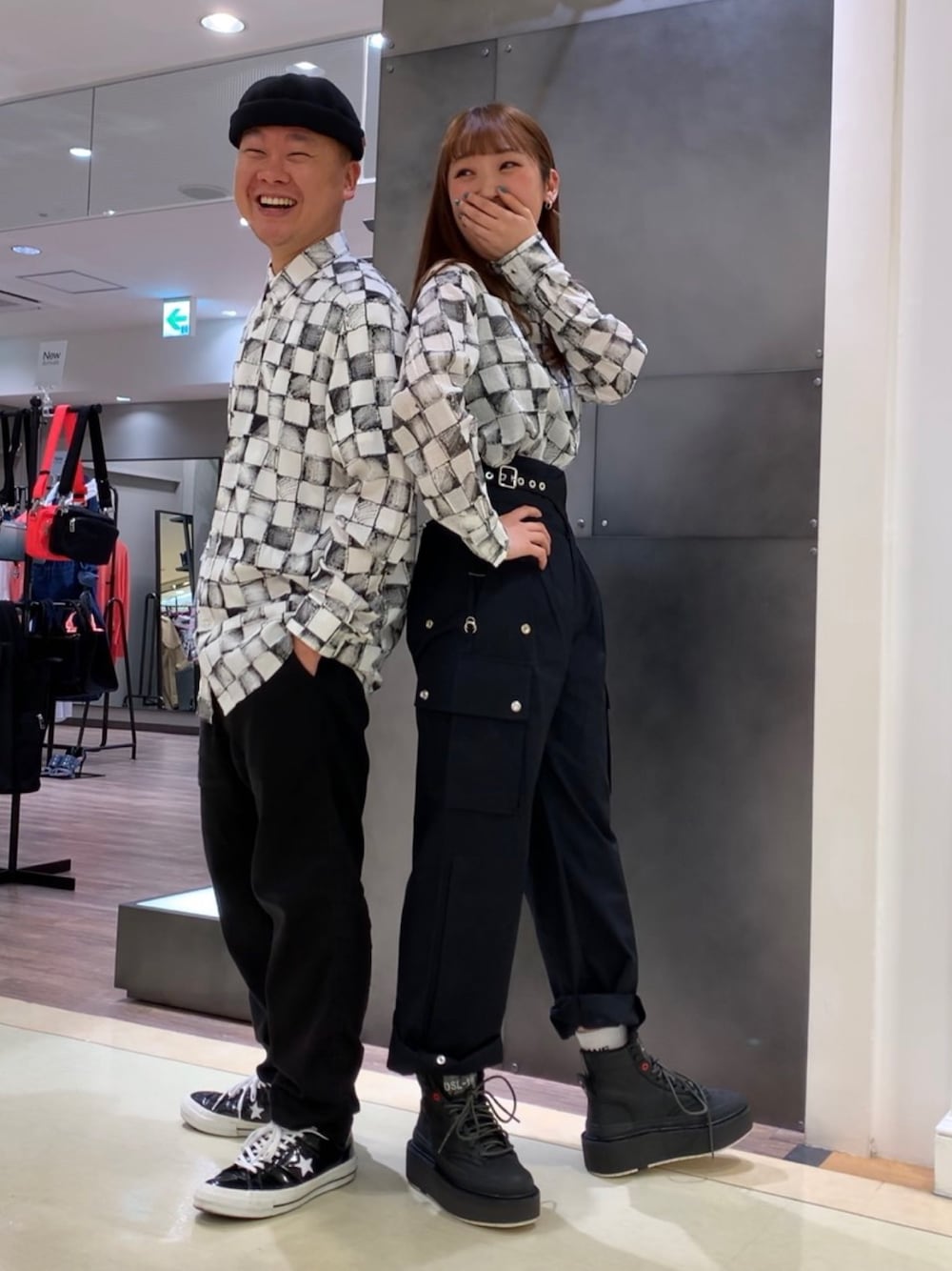 「春コーデ、Diesel、ディーゼル、おそろいコーデ、シャツスタイル、converse」｜「DIESELのメンズ シャツ 手書きデザイン チェックシャツ（シャツ/ブラウス、ホワイト系）」を使った、MJ-MICHIさん（メンズ・165cm）の春コーディネートの1枚目の写真