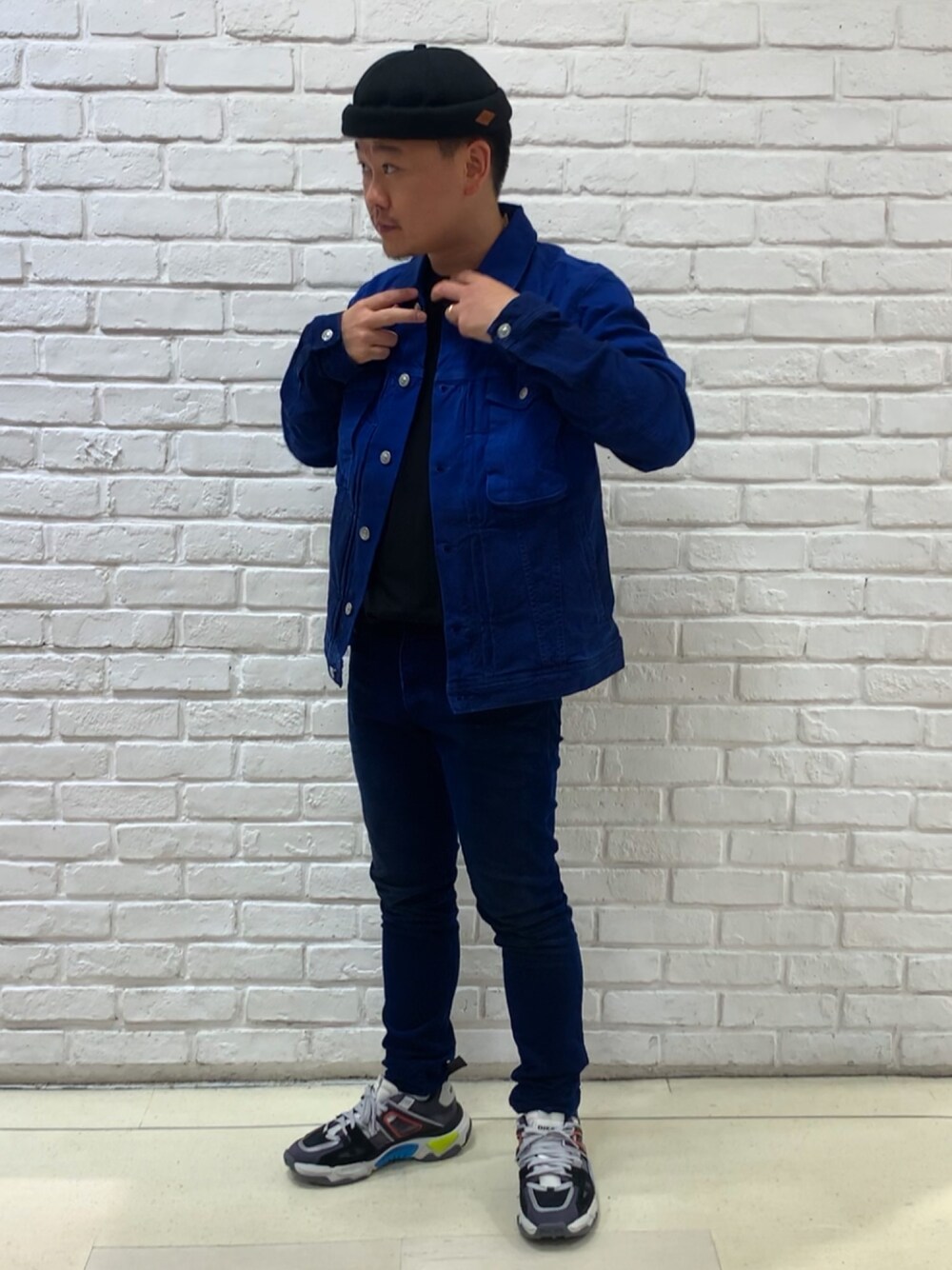 「Diesel、ディーゼル、デニムパンツ、デニムジャケット、ダッドスニーカー、スキニーデニム」｜「DIESELのアイテム（デニムジャケット、ブルー系）」を使った、MJ-MICHIさん（メンズ・165cm）の夏コーディネートの1枚目の写真