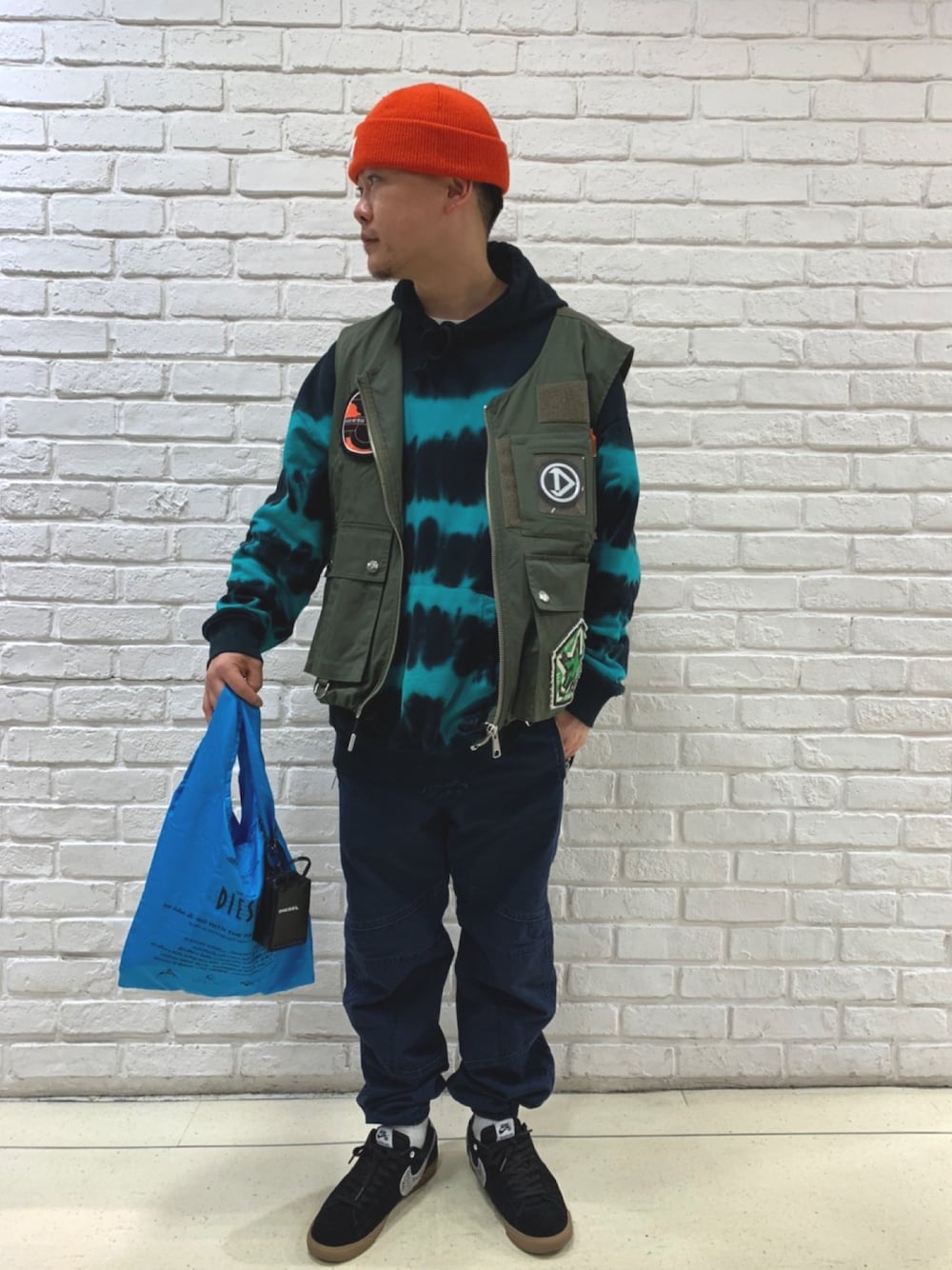 「Diesel、ディーゼル、春コーデ、パーカー、ベストスタイル、NIKE、dieseldenim」｜「DIESELのメンズ スウェット パーカー プルオーバー タイダイ プリント ルーズフィット（パーカー、グリーン系）」を使った、MJ-MICHIさん（メンズ・165cm）の春コーディネートの1枚目の写真