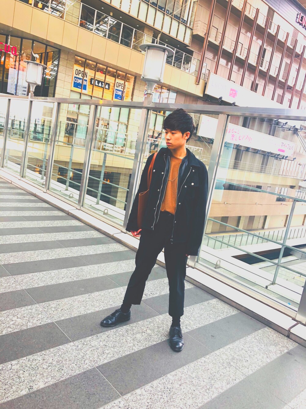 「フォローお願いします、いいね、save、フォローお願いします🤑、梅田、シンプル、革靴、ライダース」｜「GLOBAL WORKのヘビーカノコBIG長袖T/765427（Tシャツ/カットソー、ブラウン系）」を使った、DAIKIさん（メンズ・174cm）の冬コーディネートの1枚目の写真