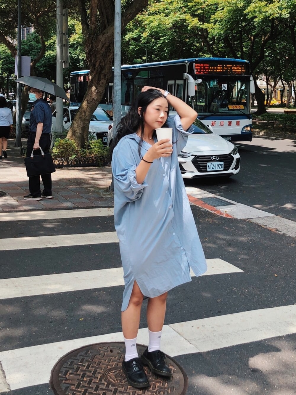 「TAIPEI、ootd、street、morning、台灣、Dr.Martens、CASIO、夏、休閒、oversize」｜「pvctのアイテム（タイツ/ストッキング、ホワイト系）」を使った、Rice さん（レディース・157cm）の夏コーディネートの1枚目の写真