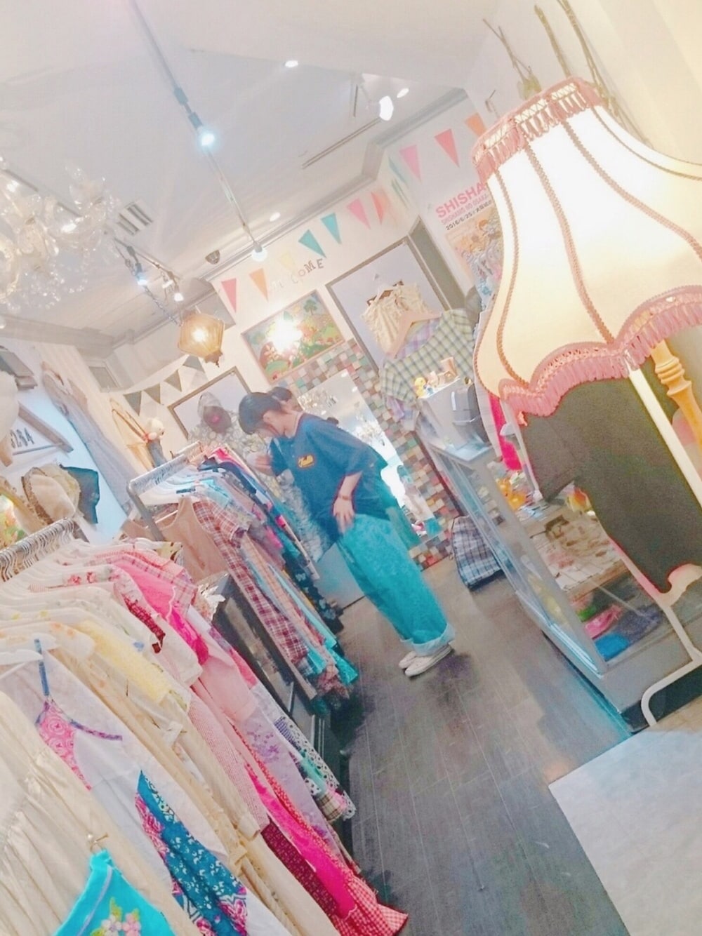 「Tシャツ、やすだちひろ、CHIHIROYASUDA、コンバース、オーバーサイズ、古着、古着屋、古着MIX、ゆるゆる、ゆるずる」｜「CHIHIRO YASUDAの【CHIHIRO YASUDA】ビックデニムパンツ（デニムパンツ、ブルー系）」を使った、S a n a ☼さん（レディース・161cm）の夏コーディネートの1枚目の写真