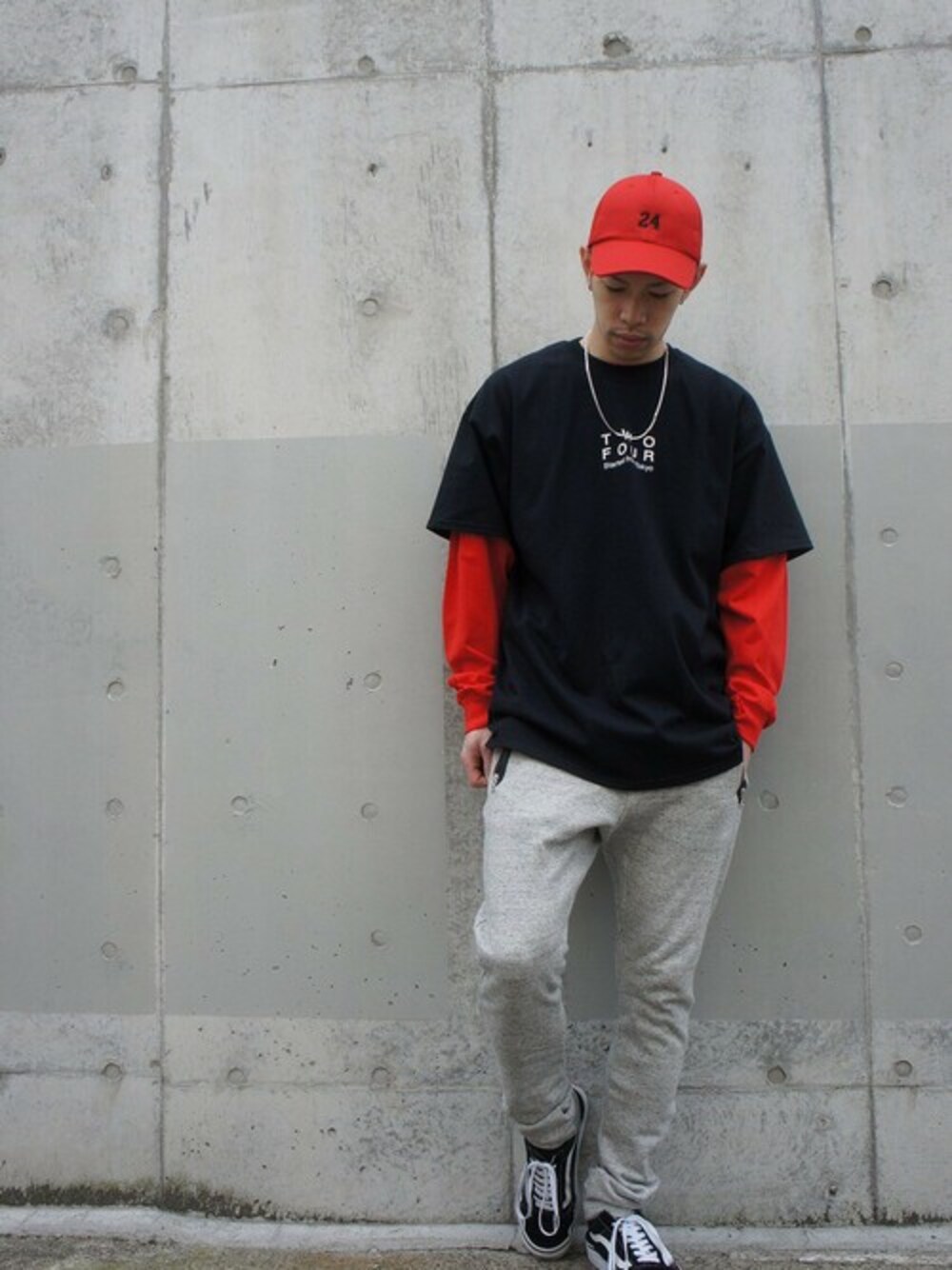「#夏、#赤、#春コーデ、#24karats、#24Karats東京店、#東京」｜「24karatsのMidnight Ballers Tee（Tシャツ/カットソー、ブラック系）」を使った、24Karats STAFFさん（メンズ・172cm）の春コーディネートの1枚目の写真