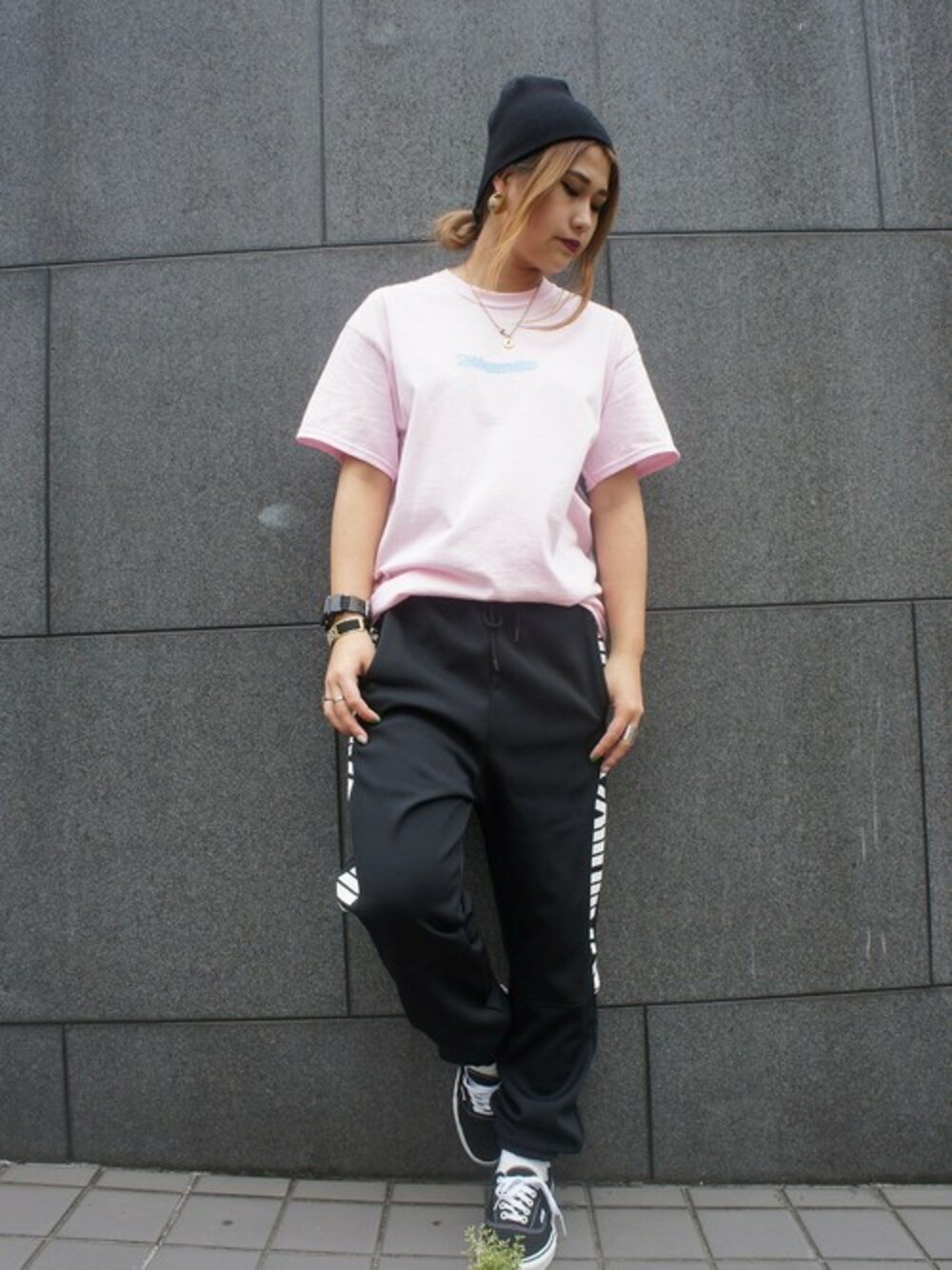 「#夏、#ストリート、#サマー、#24karats、#24Karats東京店、#東京」｜「24karatsのShade Logo Tee（Tシャツ/カットソー、ピンク系）」を使った、24Karats STAFFさん（レディース・162cm）の春コーディネートの1枚目の写真
