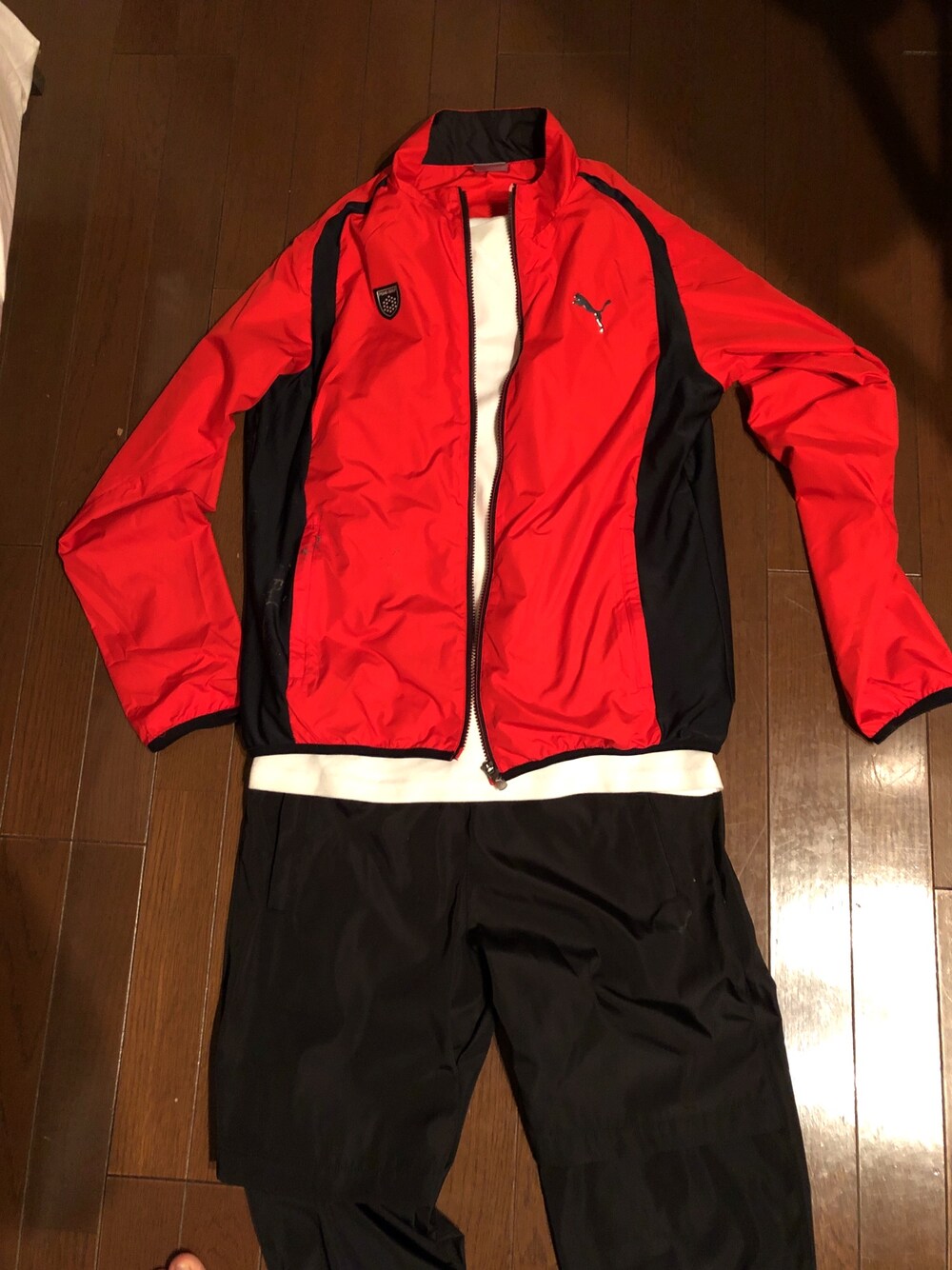 「プーマ、ゴルフ」｜「PUMAのフルジップ ウィンドブレーカー - PUMA GOLF（その他アウター、レッド系）」を使った、ぐわたろうさん（メンズ・179cm）の夏コーディネートの1枚目の写真